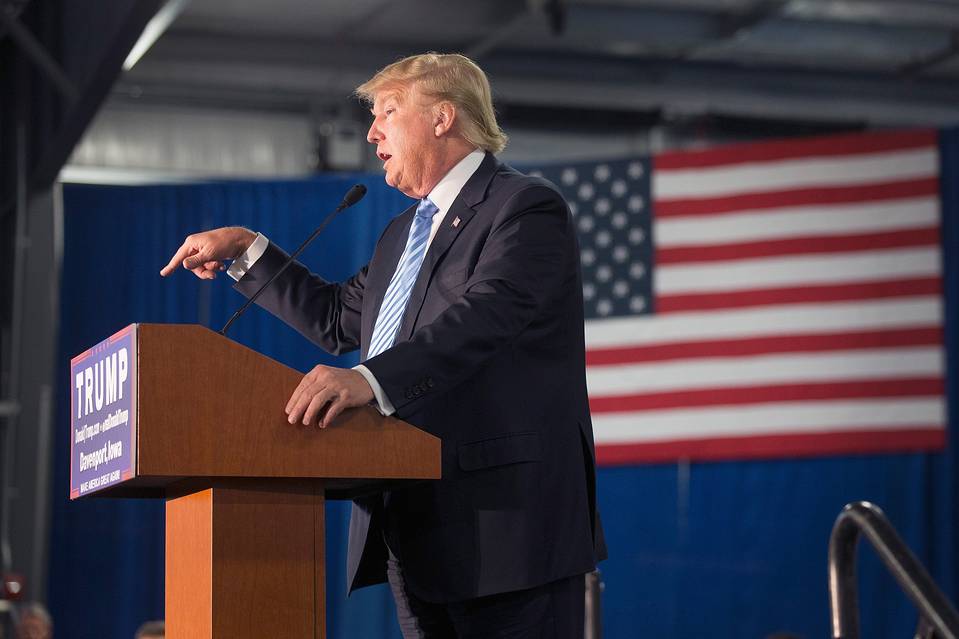 トランプ氏、党外からの出馬示唆…批判けん制か 2015年12月10日 10時12分