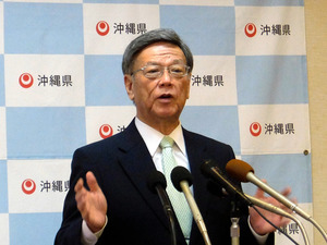 翁長知事就任１年 「息切れするかと思うぐらい厳しい」