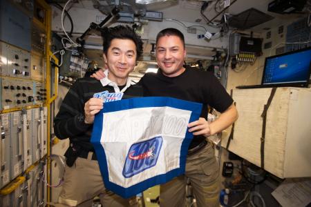 油井さん、11日に地球帰還 異例の夜間着陸