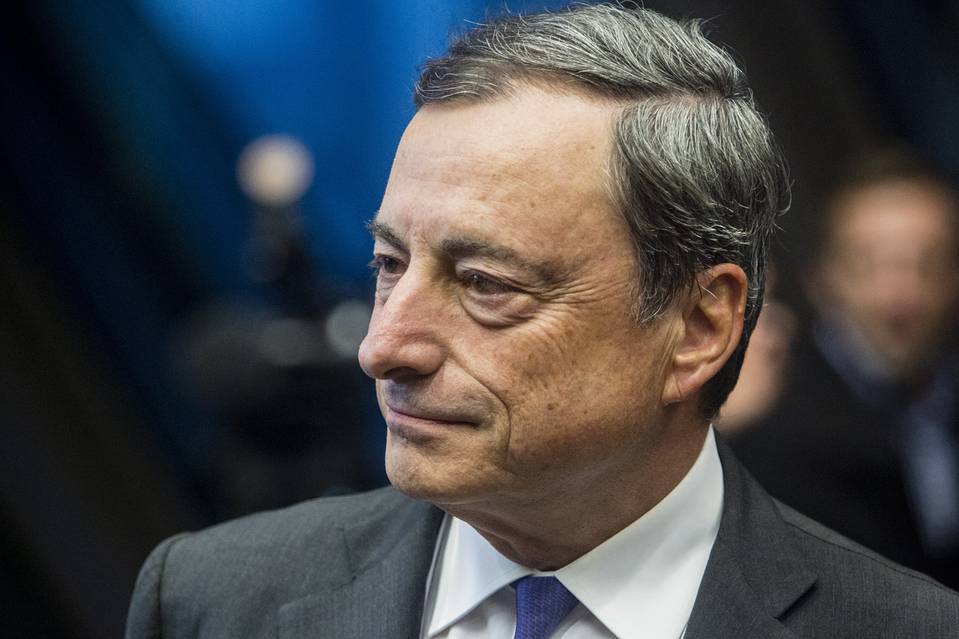 UPDATE 1-英中銀が8対1で金利据え置き決定、原油安・低調な賃金の伸び注視