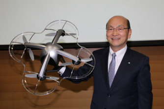 ドローンを使って防犯 11日からサービス開始