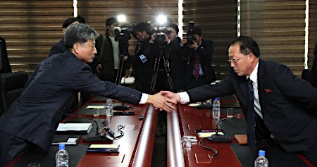 開城で8年ぶり次官級会談 12日も