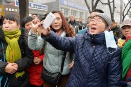 中国人権弁護士の初公判、北京 ネット規制正当化に懸念