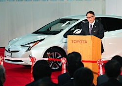 新型プリウス「全てが新しい」