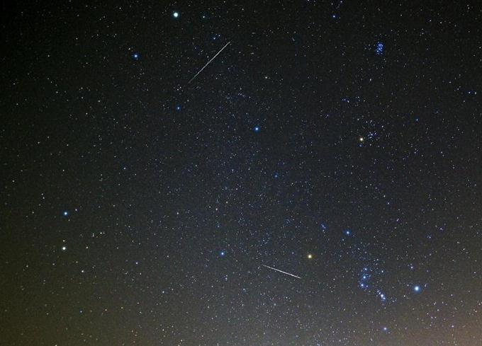 星降る夜、願いよ届け ふたご座流星群がピーク