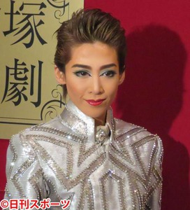 月組トップの龍真咲さん、来年9月退団 宝塚歌劇団