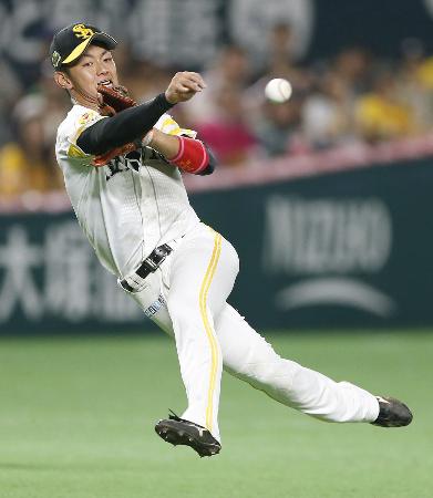 ソフトバンク今宮、2千万円増の9千万円で更改