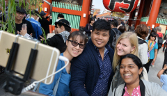 訪日客が出国者上回る 15年、45年ぶり逆転確実