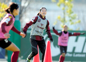 現役引退表明の澤穂希、練習に参加 ファンら「寂しい」