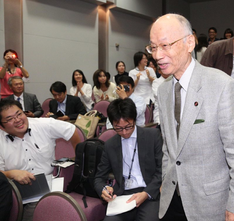 親族の毎日新聞記者、大村さんに同行 「智おじさん」の素顔紹介 講演２８分でピタリ話し終え