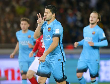 メッシ抜きでもバルサ決勝へ…スアレスがハット