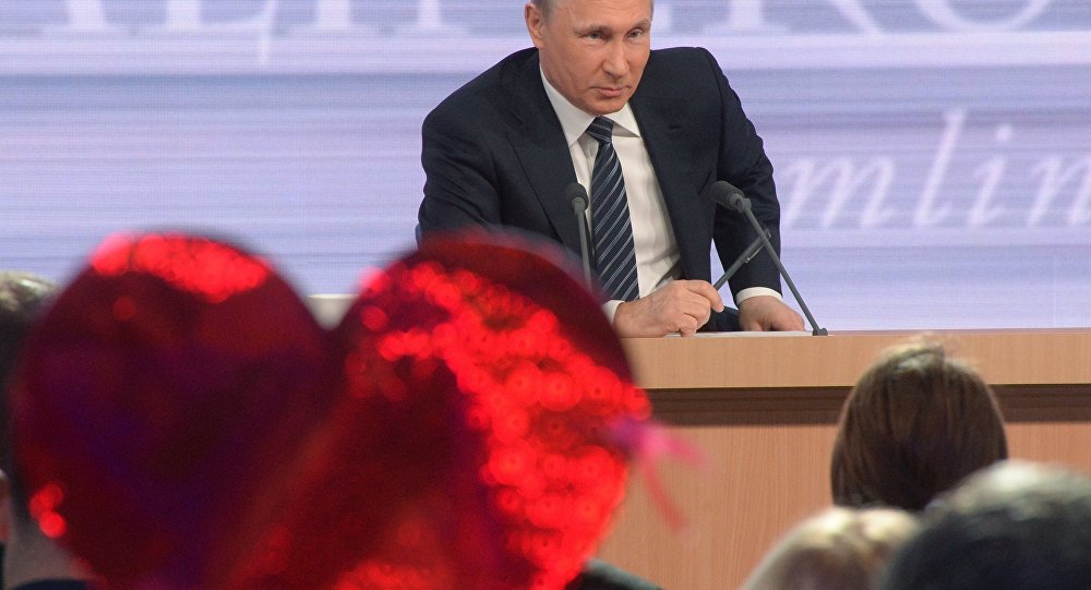 「娘は政治・ビジネスに無関与」=批判回避へ異例の言及-ロ大統領