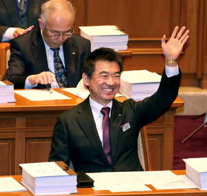 橋下大阪市長、市議会で謝辞 18日に任期満了迎え退任