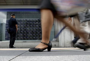 日経平均前引け、46円安の1万9307円