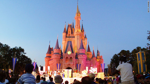金属探知機、玩具の銃扱わず…米ディズニーがテロ警戒