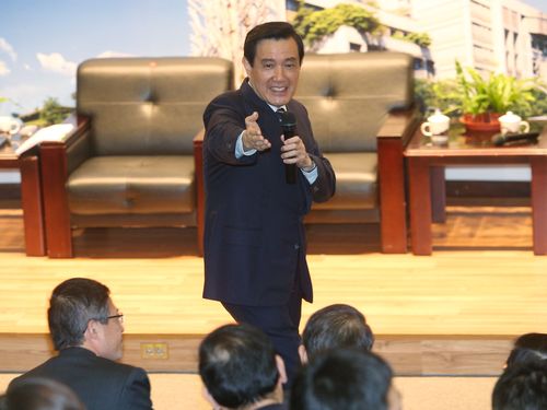 台湾総統選告示、「独立」志向の民進党候補優位 2015年12月18日 22時02分