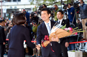 橋下大阪市長が退任 政界８年、憲法改正なお意欲