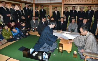 行方八段、広瀬八段を破る 将棋のA級順位戦6回戦