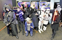 10年ぶり「スター・ウォーズ」に熱狂