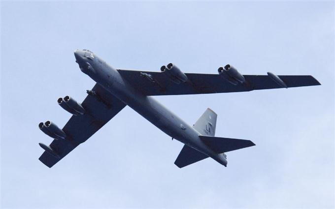 米軍爆撃機、中国造成人工島近くに「誤進入」 2015年12月19日 18時39分