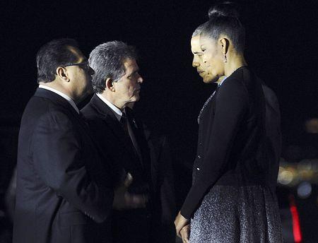 オバマ大統領、乱射テロ遺族と対面…現地を訪問 2015年12月19日 20時14分