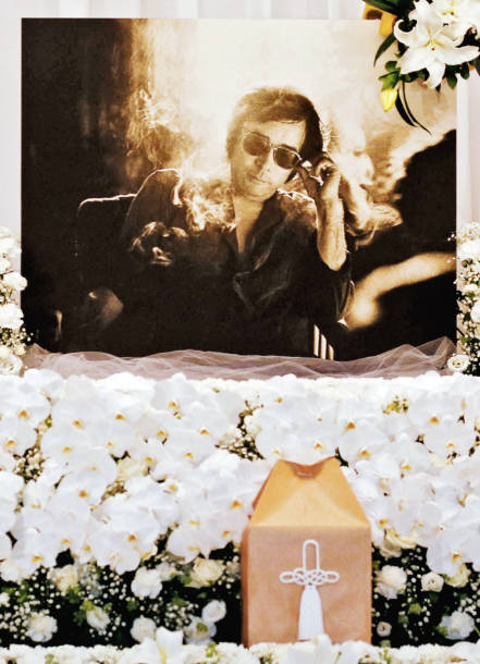 野坂昭如さん告別式 妻・暘子さん愛情たっぷり“悪口”でお別れ