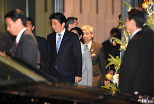 安倍首相と橋下氏が会談 3時間半、改憲巡る連携協議か