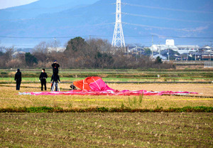 熱気球墜落が2人重軽傷、佐賀 競技中