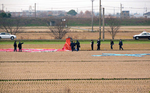 熱気球が接触、1機墜落 2人がけが 佐賀・神埼