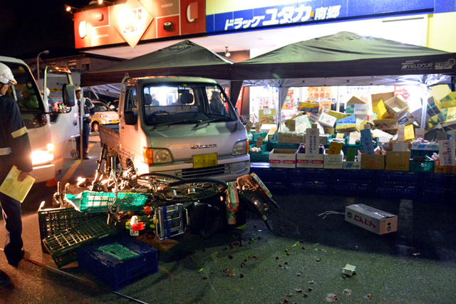 軽トラック突っ込み９人重軽傷 大津の野菜直売所