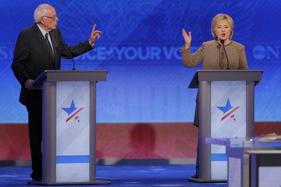 クリントン氏の目線は早くも本選、トランプ氏に照準