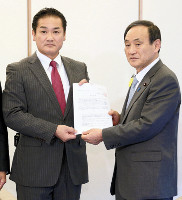 政府ＶＳ知事 市長選で火花 宜野湾告示まで１か月 2015年12月18日