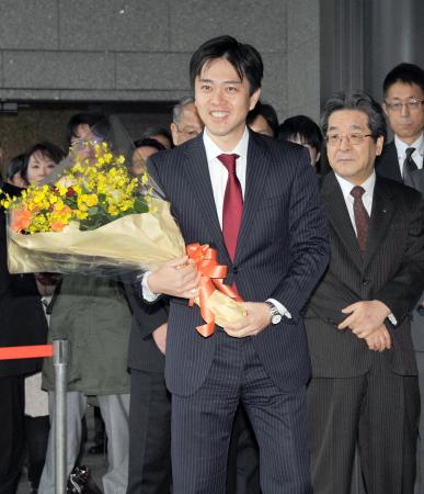 大阪・吉村新市長「議会と対話」 「ポスト橋下」本格始動