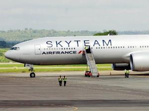 仏機トイレに不審物、緊急着陸…偽爆弾と判明 2015年12月21日 10時59分