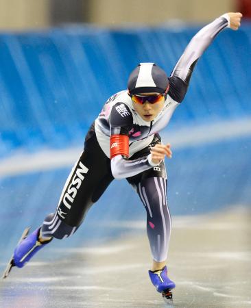 高木美帆、大会新で首位発進 スピードスケート