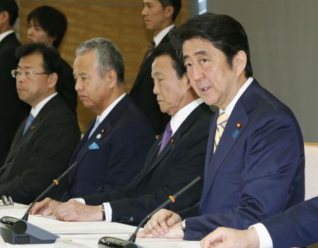 予算案を了承 24日閣議決定