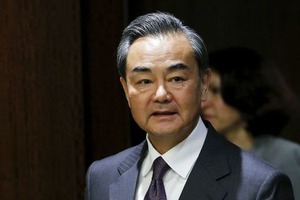 西側諸国、中国との関係強化で英に追随する＝王毅外相