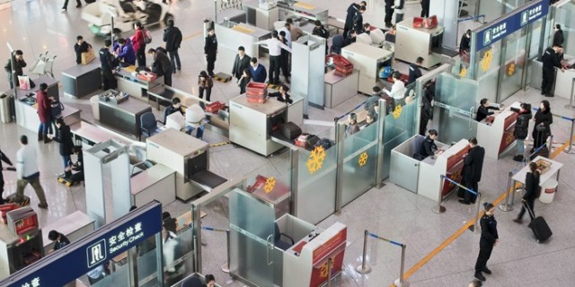 訪日外国人、今年1900万人突破…4割以上増 2015年12月22日 16時35分