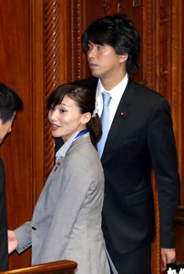 国会議員カップル「育休とりたい」 制度ないけど計画