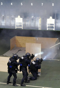銃撃戦想定、ＳＡＴの合同訓練を初公開