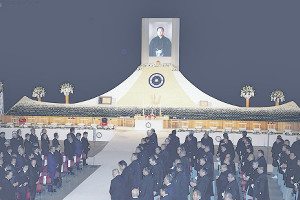 元横綱朝青龍ら北の湖さんに合掌 協会葬2500人