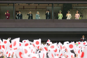 天皇陛下「明るい良い年に」=誕生日の一般参賀—皇居