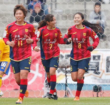 新潟がＰＫ戦制す サッカー皇后杯、決勝戦はＩＮＡＣ神戸と