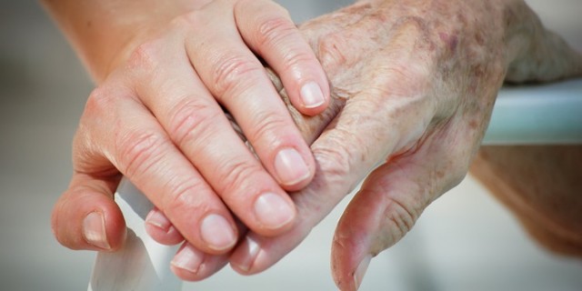 介護休業を分割で取得可能に 制度の見直しを