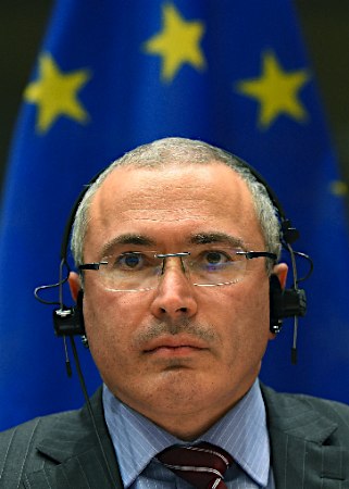 元石油王に逮捕状 殺人容疑で国際手配