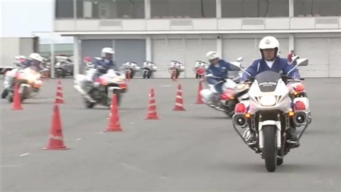 白バイ隊の運転技術競う 箱根駅伝で先導の隊員も
