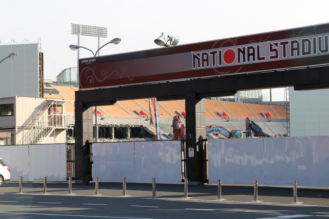 ザハ氏側が調査開始「我々の提案と驚くほど似ている」