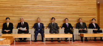 来年度予算案:９６兆７２１８億円 閣議決定