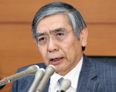 日銀総裁、2%の物価安定目標へ「できることは何でもやる」 都内で講演