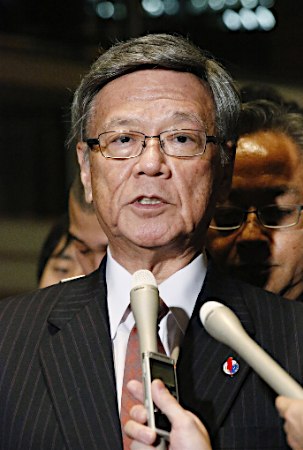 翁長知事、菅官房長官と会談し予算増額に謝意 2015年12月24日 20時58分